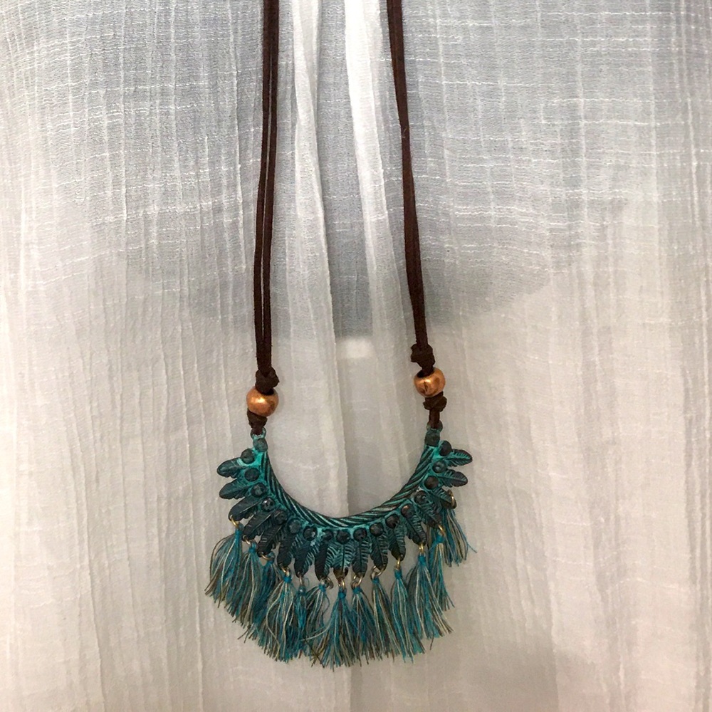 Boho NWT feather and tassel faux suede chain necklace and earring set 🔥
